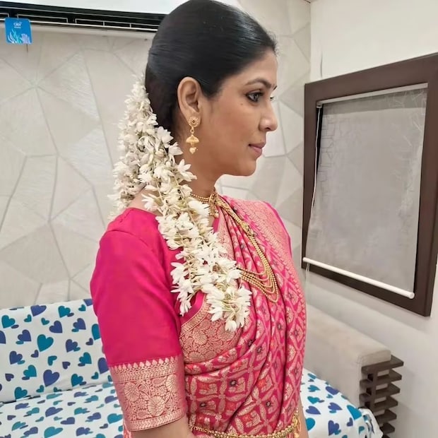 ছোট পর্দা থেকে বড় পর্দায় পা রেখেছেন এমন অনেক সফল অভিনেতা রয়েছেন। বলিউডে সুশান্ত সিং রাজপুত, শাহরুখ খান, বিদ্যা বালানের কেরিয়ার শুরু হয়েছিল টেলিভিশন শো দিয়ে। পরে তাঁরা বড় পর্দায় পা রাখেন। তেমনি টিভি সিরিয়ালে জনপ্রিয় এই অভিনেত্রীও।