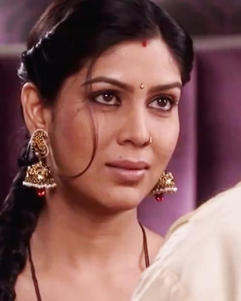 ‘বড়ে আচ্ছে লাগতে হ্যায়’-তে রাম কাপুরের সঙ্গে তাঁর রসায়ন দর্শকদের মনে ধরেছিল। একতা কাপুর প্রযোজিত 'বড়ে আছে লাগতে' একটি রোমান্টিক সিরিয়াল। রাম কাপুর ও সাক্ষী তানওয়ারের ১৭ মিনিটের দীর্ঘ চুম্বন দৃশ্যটিও তুমুল বিতর্কের সৃষ্টি করে।