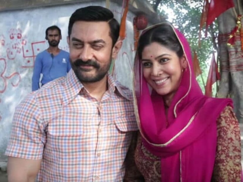 একতা কাপুরের ‘কফি হাউস’ সিনেমার মাধ্যমে বলিউডে অভিষেক হয় তাঁর। কিন্তু প্রথম সিনেমাটি দর্শকদের মুগ্ধ করতে ব্যর্থ হয়। আমির খানের 'দঙ্গল' দিয়ে বলিউডে বড় ব্রেক পান সাক্ষী। দঙ্গল সারা বিশ্বে ২০০০ কোটি টাকা সংগ্রহ করেছে। এতে আমিরের স্ত্রীর চরিত্রে মুগ্ধ করেছেন সাক্ষী তানওয়ার।