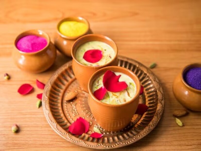 উষ্ণ জলে স্নান করুন।ভাং খাওয়ার পরবর্তী শারীরিক অস্বস্তি কাটাতে ঈষদুষ্ণ জলে ভাল করে স্নান করে নিন।