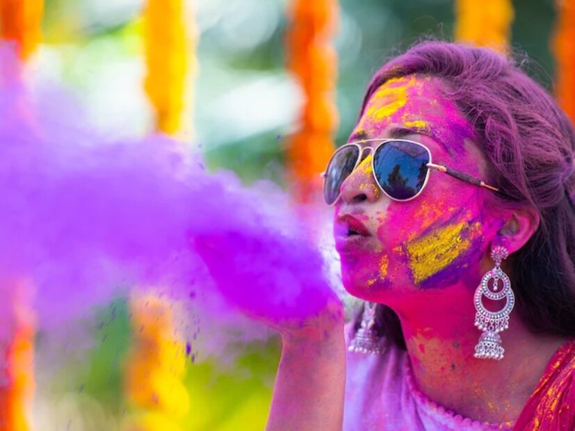 এ দিন আর কোনও নিয়ম, বাধানিষেধের ধার ধারেন না কেউই। উৎসবে মগ্ন হয়ে একের পর এক ভাঙের গ্লাসে চুমুক দিয়ে বুঁদ হয়ে যান অনেকেই। তার পরেই শুরু মাথাঘোরা, ঝিম ভাব, ঘুম পাওয়া। যা সহজে কাটতেই চায় না।