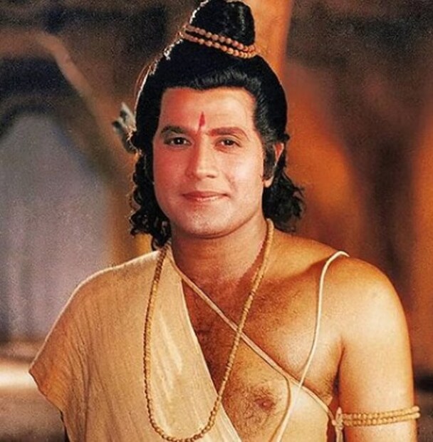 ১৯৭৫ সালে, অরুণ মুম্বাই আসেন এবং তার ভাইয়ের সঙ্গে থাকতে শুরু করেন। এর পরে তিনি ‘বিক্রম বেতালে’র একটি শোতে কাজ পান এবং তারপর রামায়ণে রামের ভূমিকায় সুযোগ পেয়েছিলেন। 