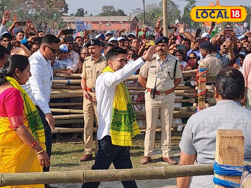 ব্রিগেডের পর উওরবঙ্গে জনগর্জন সভা অভিষেকের। আলিপুরদুয়ার, কোচবিহার, দার্জিলিং, জলপাইগুড়ি সহ উত্তরের বিভিন্ন জেলার তৃণমূল সমর্থকদের উন্মাদনা ছিল তুঙ্গে। ভিড় উপচে পড়েছিল সভায়।