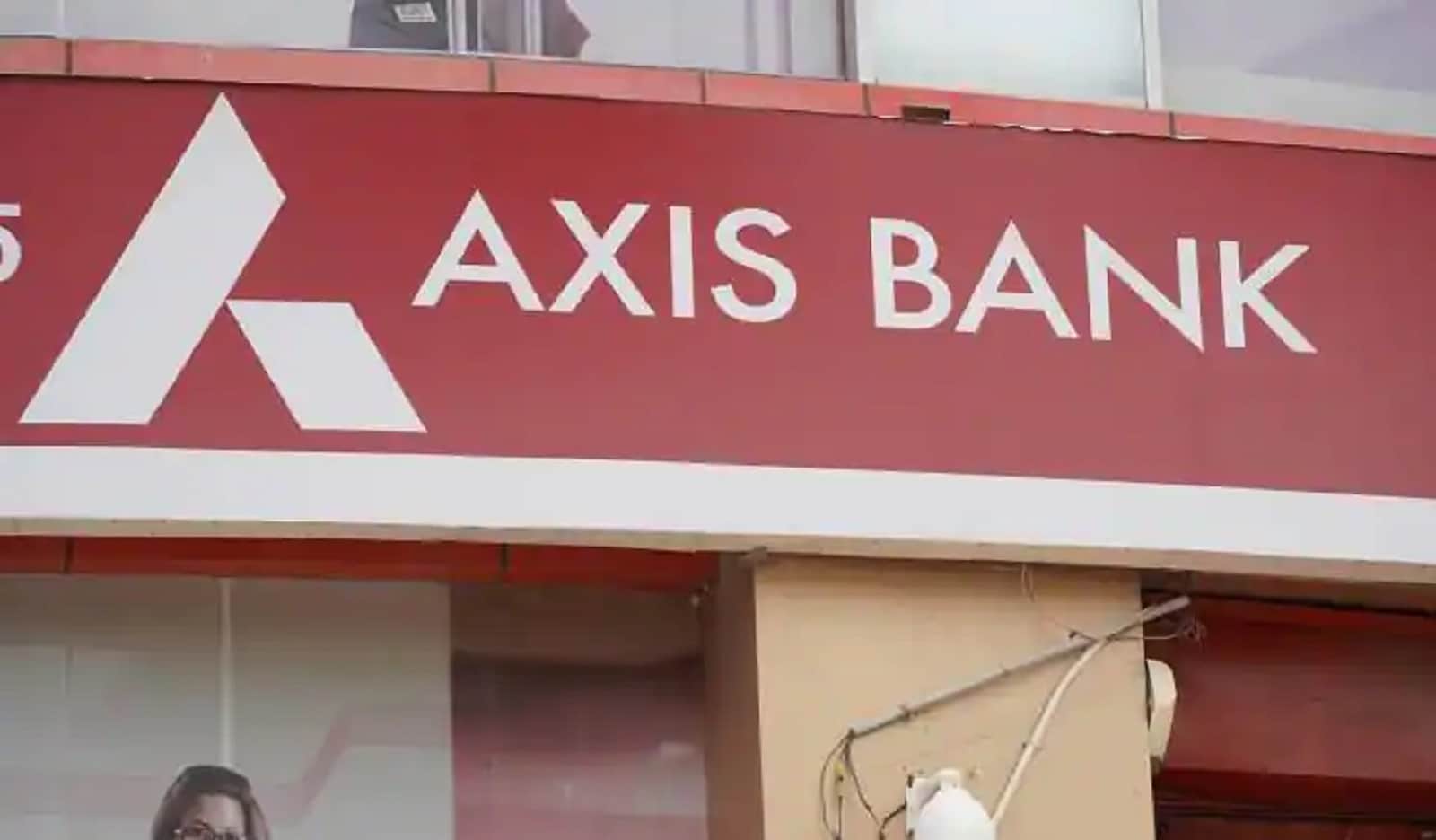 Axis ব্যাঙ্কের NRI গ্রাহকরা এখন GIFT City-এ ব্যাঙ্কের মোবাইল অ্যাপ্লিকেশন 'Open by Axis Bank'-এর মাধ্যমে একটি US ডলার ফিক্সড ডিপোজিট অ্যাকাউন্ট খুলতে পারবেন।