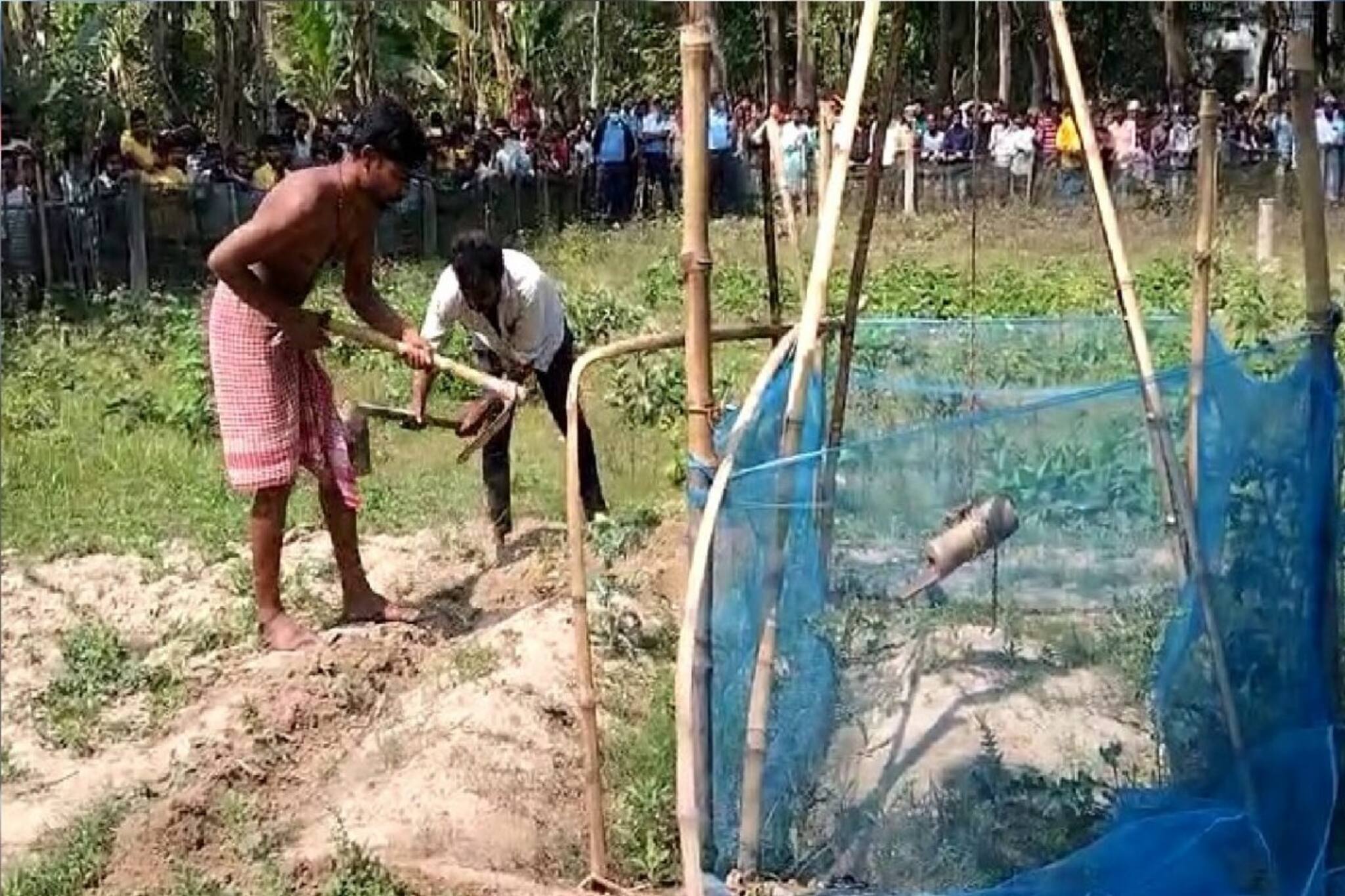 মৃত্যুর পরও শান্তি নেই! আদালতের নির্দেশে কবর থেকে তোলা হল এক ব্যক্তির মৃতদেহ