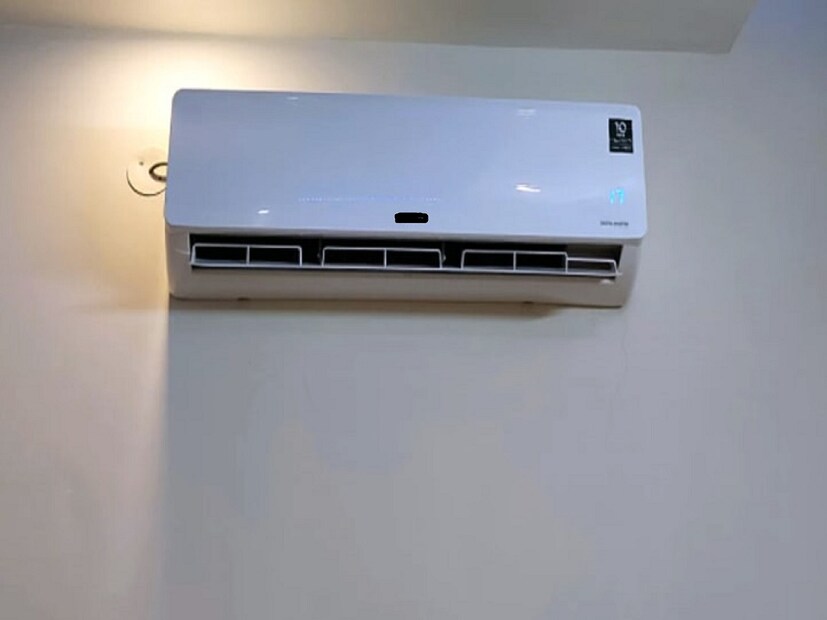 দরজা, জানলার ফাঁক বোজানোআমাদের অনেকের বাড়িতেই দরজা, জানলায় চিলতে ফাঁক বন্ধ করে দিলেও থেকে যায়, ওগুলো পুরোপুরি সিল করার ব্যবস্থা করতে হবে। না হলে ঘর ঠান্ডা করতে এসি সময় নেবে বেশি, ফলে, ইলেকট্রিক বিলও তখন বাড়বে।