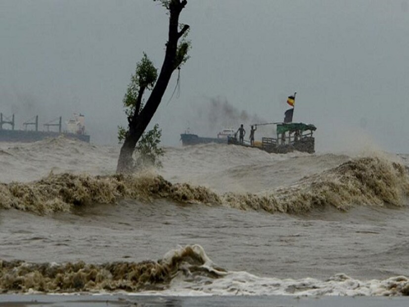 ১৯৭০ সালের ১২ নভেম্বর ঘণ্টায় সর্বোচ্চ ২২৪ কিলোমিটার বেগে আঘাত হানা এই ঘূর্ণিঝড়ের সময় উপকূলীয় এলাকায় জলোচ্ছ্বাসের উচ্চতা ছিল ১০-৩৩ ফুট!