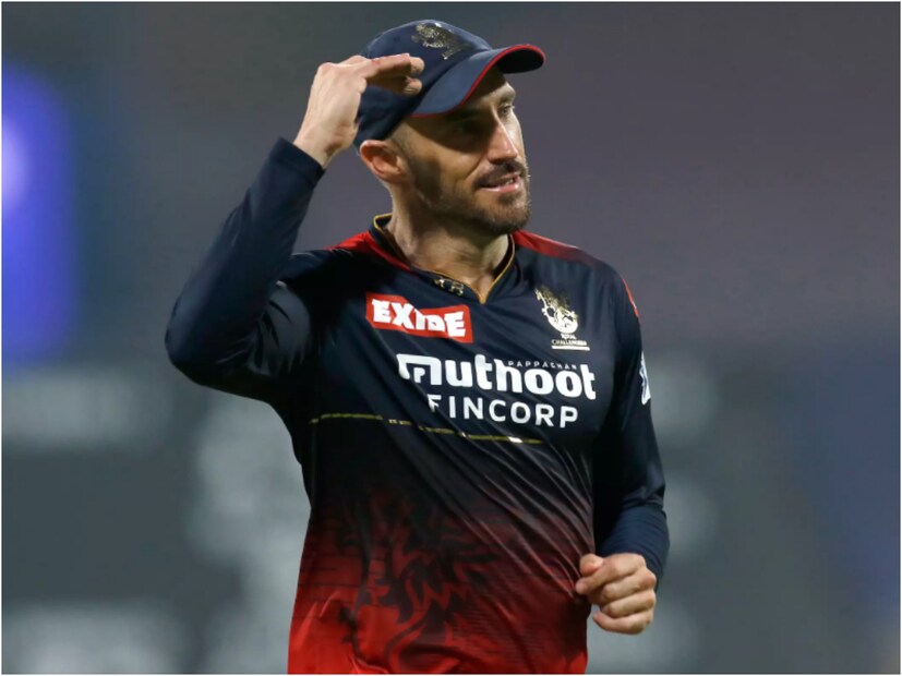 রয়্যাল চ্যালেঞ্জার্স ব্যাঙ্গালোরের অধিনায়ক ফাফ ডু প্লেসি। প্রাক্তন প্রোটিয়া তারকা ৭ কোটি টাকা মাইনে পাবেন।