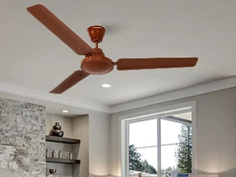 Fan with AC: একই সময়ে একটি ফ্যান সারা ঘরে বাতাস সঞ্চালন করে। এটি দ্রুত ঘর ঠান্ডা করে। বিদ্যুৎ খরচও কমাবে। যেমন, ৬ ঘণ্টা এসি ব্যবহার করতে ১২ ইউনিট খরচ হবে। কিন্তু এসির সঙ্গে ফ্যান চালালে খরচ হবে মাত্র ৬ ইউনিট। এতে এসি ব্যবহারের ক্ষেত্রে বিদ্যুৎ খরচ বাঁচে।