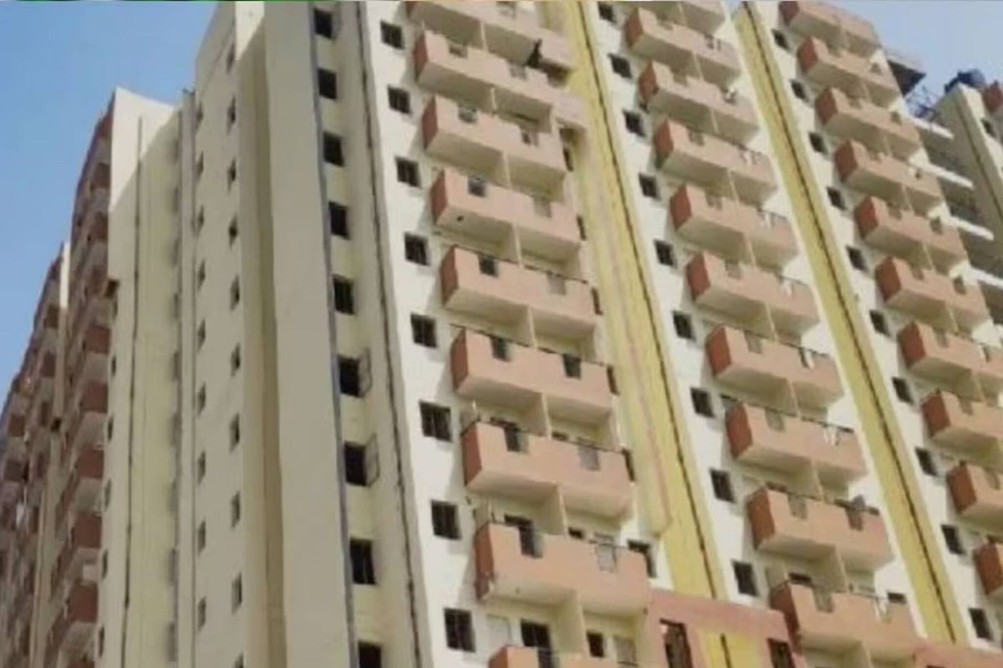 এর মধ্যে FLAT কিনবেন ভাবছেন? তার আগে যে বিষয়গুলি মাথায় রাখা জরুরি জেনে নিন