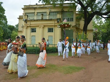 বিশ্বভারতীর বসন্ত উৎসবের পুরানো ছবি
