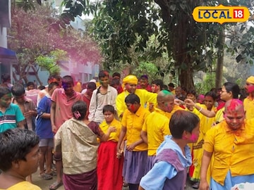 বিশেষ ভাবে সক্ষম ছেলেমেয়েদের দোল উৎসব 