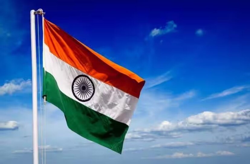প্রসঙ্গত, যখন অসমে এনআরসি প্রক্রিয়া কার্যকর করা হয়, তখন এটি বিবেচনা করা হয়েছিল যে একজন ব্যক্তি তখনই এনআরসির অধীনে ভারতের নাগরিক হওয়ার যোগ্য, যদি তিনি প্রমাণ করতে পারেন যে তাঁরা বা তাঁদের পূর্বপুরুষরা ২৪ মার্চ ১৯৭১ বা তার আগে ভারতে ছিলেন। বাংলাদেশি অভিবাসীদের বাদ দিতে এই প্রক্রিয়া শুরু হয়েছিল।