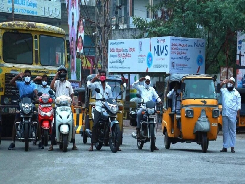 এটি পরীক্ষামূলক ভাবে ২০২১ সালের জানুয়ারি মাসে প্রথমবারের মতো করা হয়েছিল। স্থানীয় কর্মকর্তারা বিষয়টি জানতে পেরে এই কমিটির উদ্যোগের প্রশংসা করেন। নগরীতে জাতীয় সংগীত বাজলে শহরের বিভিন্ন স্থানে কমিটির কর্মীরা হাতে তেরেঙ্গা নিয়ে দাঁড়িয়ে থাকে।