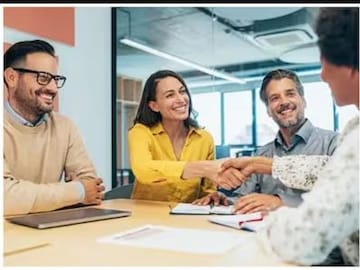 কথায়, কথায় তো স্যর-ম্যাডাম বলেন, এই দুই শব্দের মানে কী? জানুন কীভাবে উৎপত্তি কথায়, কথায় তো স্যর-ম্যাডাম বলেন, এই দুই শব্দের মানে কী? জানুন কীভাবে উৎপত্তি