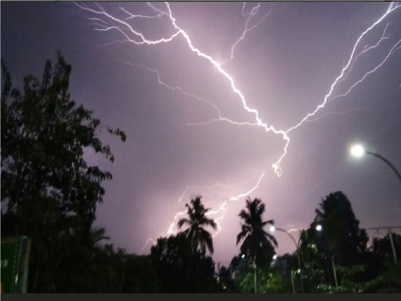 দক্ষিণবঙ্গের ৮ জেলায় কালবৈশাখীর সর্তকতা। সব থেকে বেশি বৃষ্টির সম্ভাবনা রয়েছে ঝাড়গ্রাম ও পূর্ব পশ্চিম মেদিনীপুর জেলায়। উপকূল অঞ্চলে বাড়বে ঝড়ের গতিবেগ। বাতাসে জলীয়বাষ্পের পরিমাণ বেশি। Photo- Representative