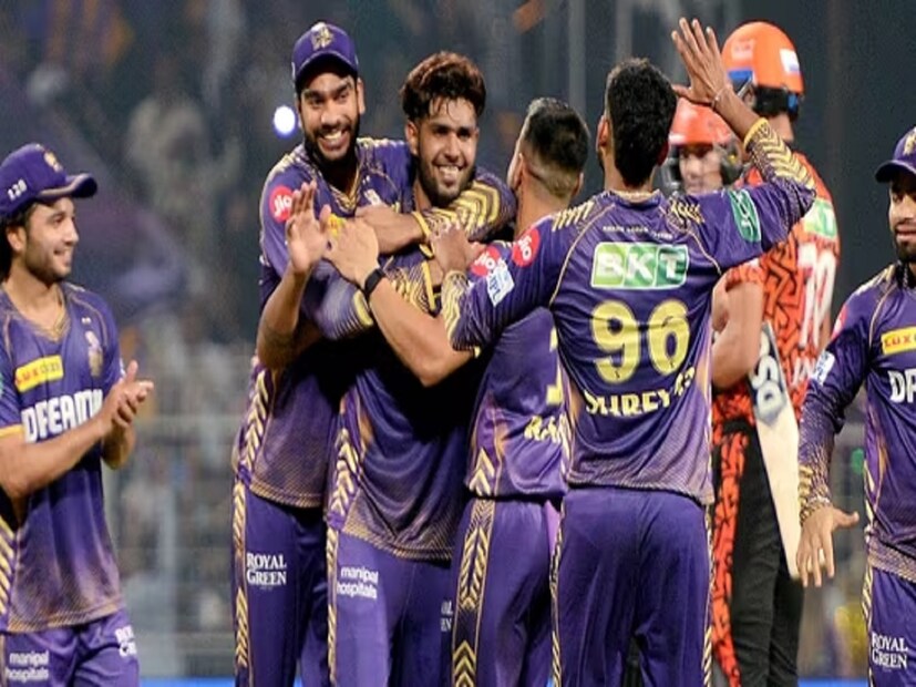 কিন্তু ম্যাচের শেষ ওভারে কলকাতা নাইট রাইডার্সকে জয় এনে দিয়েও শাস্তির মুখে পড়তে হল হর্ষিত রানাকে। কেকেআর বোলারের ম্যাচ ফি-র ৬০ শতাংশ কেটে নেওয়া হয়েছে। তাঁর বিতর্কিত আচরণের জন্য সমালোচনা করেছেন সুনীল গাভাসকারও।