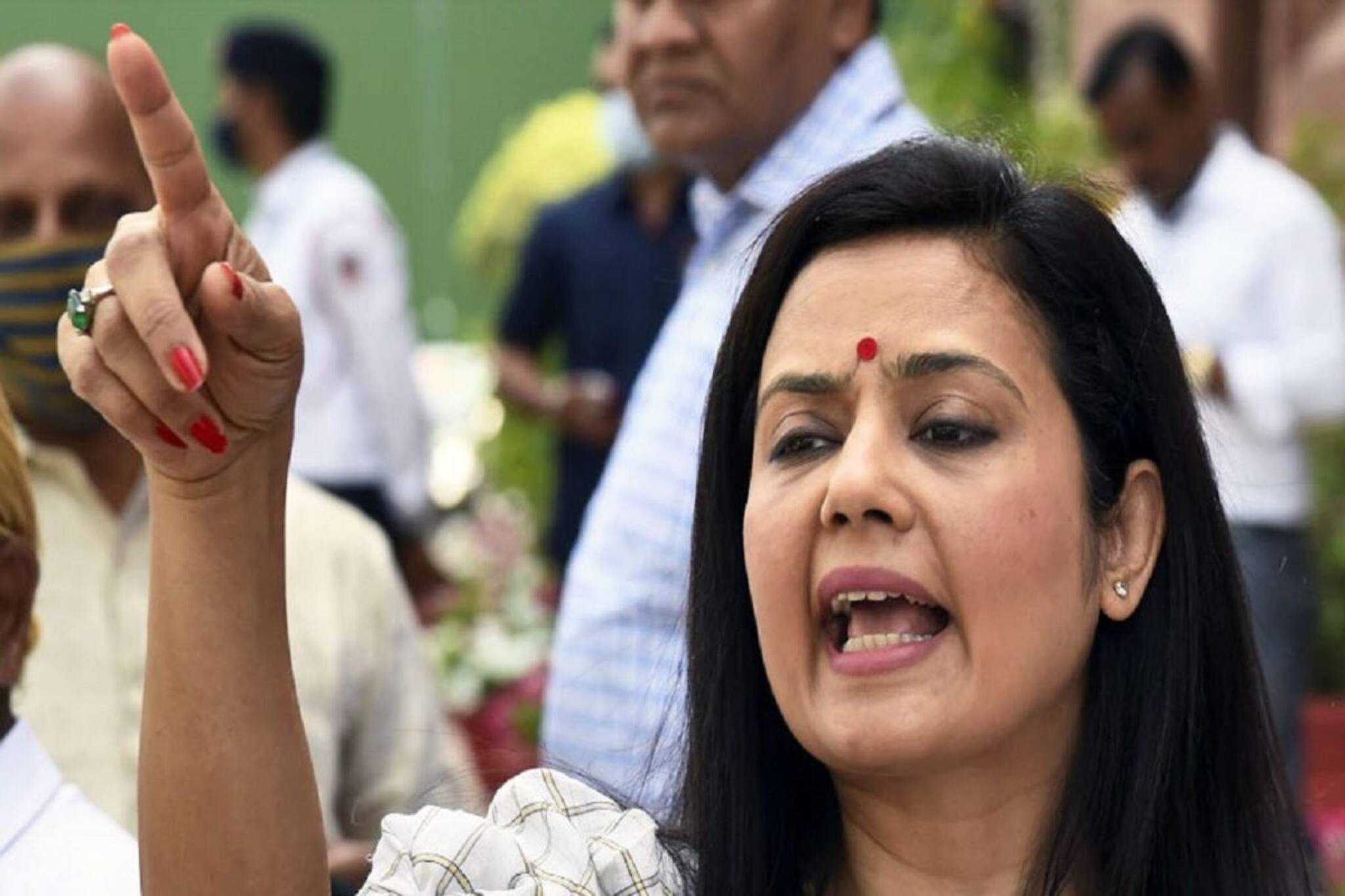 আশঙ্কাই সত্যিই হল, মহুয়া মৈত্রকে দিল্লিতে ডাক! ভোটের আগেই কি ঘটবে 'বড়' কিছু?