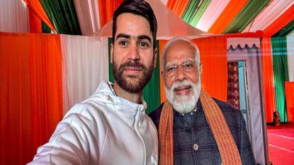 মোদির সঙ্গে কে এই যুবক? মোদির সঙ্গে কে এই যুবক?