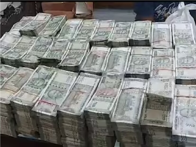 কমফোর্ট ইনটেক কোম্পানি ১৯৯৪ সালে প্রতিষ্ঠিত হয়েছিল। আগে এর নাম ছিল কমফোর্ট ফিনভেস্ট লিমিটেড। ২০০০ সালে, কোম্পানিটি একটি নতুন সার্টিফিকেট অফ ইন কর্পোরেশন পাওয়ার জন্য তার নাম পরিবর্তন করে কমফোর্ট ইনটেক লিমিটেড (সিআইএল) রাখে। কোম্পানির সদর দফতর মুম্বইতে।