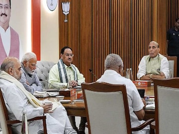 মধ্যপ্রদেশে গেরুয়া ঝড়?