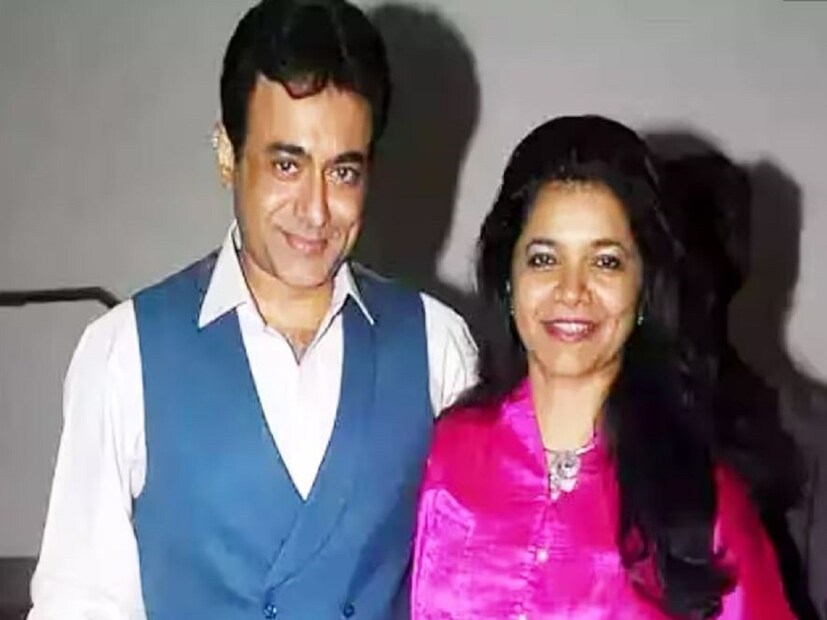 ২০০৯ সালে মধ্যপ্রদেশ ক্যাডারের আইএএস অফিসার স্মিতাকে বিয়ে করেন নীতীশ ভরদ্বাজ। এরপর তাঁদের দুটি যমজ কন্যা সন্তান হয়। বিয়ের কয়েক বছর পর অভিনেতা ও তাঁর স্ত্রীর সম্পর্কের টানাপোড়েন শুরু হয়। দুজনের মধ্যে বিরোধের পর পারিবারিক আদালতে মামলাও হয়। এখনও বিষয়টি বিচারাধীন। এবার নীতীশ ভরদ্বাজ তাঁর স্ত্রী স্মিতার বিরুদ্ধে মানসিক হেনস্থার অভিযোগ করেছেন।
