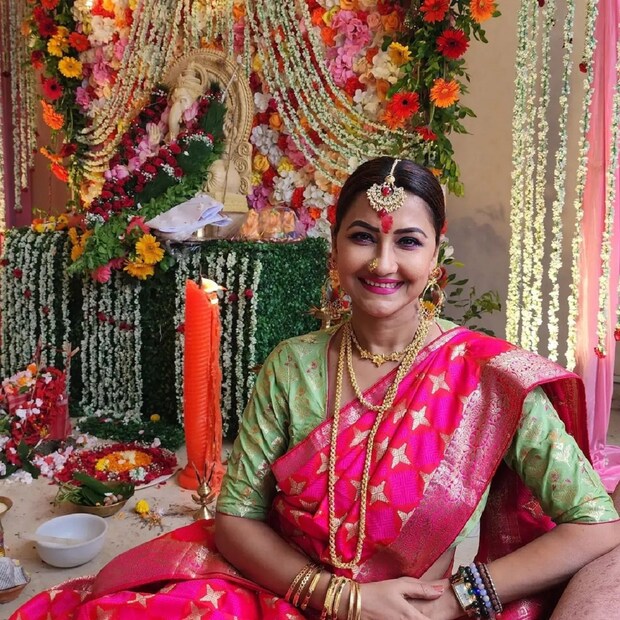 হলফনামায় রচনা জানিয়েছেন, ২৯ এপ্রিলের নিরিখে তাঁর হাতে রয়েছে দেড় লাখ টাকা এবং তাঁর স্বামীর হাতে ক্যাশ রয়েছে ৫০ হাজার। হলফনামা মোতাবেক রচনার সোনা এবং রুপো রয়েছে ৯৫৫ গ্রাম, যার মূল্য ৪৭ লাখ ৯২ হাজার ০৪৪ (প্রায়)। অন্যদিকে, তাঁর স্বামীর কাছে সোনা এবং রুপো রয়েছে প্রায় ৪ লাখ ৪১ হাজার ৫৫০ টাকার।