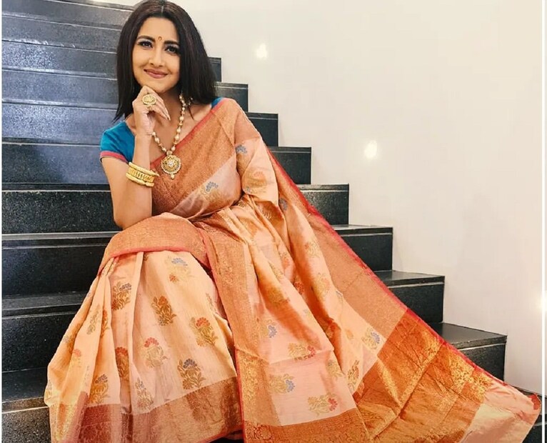 রচনার স্বামীর আয় যথাক্রমে ২০২২-২৩ অর্থবর্ষে ২ লাখ ৩৯ হাজার ২৪০ টাকা। ২০২১-২২ অর্থবর্ষে ৬৩ হাজার ৮১০ টাকা। ২০২০-২১ অর্থবর্ষে ৪ লাখ ২০ হাজার ৫১০ টাকা। ২০১৯-২০ অর্থবর্ষে ৪ লাখ ৯২ হাজার ৪০০ টাকা।