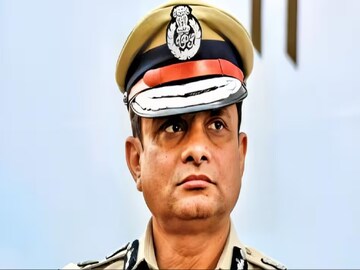 সরানো হল রাজীব কুমারকে