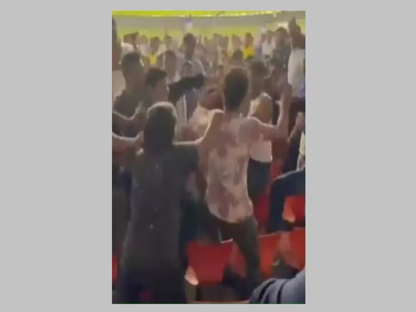রবিবার হার্দিক পান্ডিয়ার মুম্বই ইন্ডিয়ান্সের প্রত্যাবর্তন একেবারে বাজে ভাবে শুরু হয়েছিল, এবং অলরাউন্ডার একেবারে হতাশ হয়ে পড়েছিলেন! পান্ডিয়া গত বছর নিলামের আগে একটি চাঞ্চল্যকর ট্রান্সফারে MI-এ পুনরায় যোগদান করেন এবং রোহিত শর্মাকে অধিনায়কের পদ থেকে সরিয়ে দেন৷