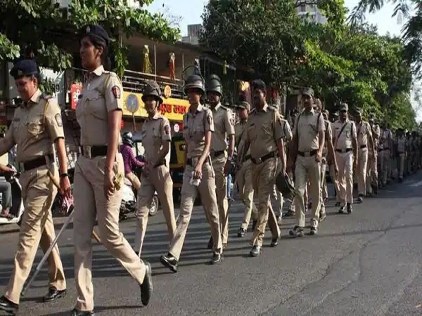 যদি কোন যাত্রী টেম্পারিং অসততা চুরি বা অবৈধ দখল করে থাকেন, তাহলে তাকে সতর্ক করে দেওয়া এবং তার বিরুদ্ধে ব্যবস্থা গ্রহণ করার জন্য রয়েছে আরপিএফ।