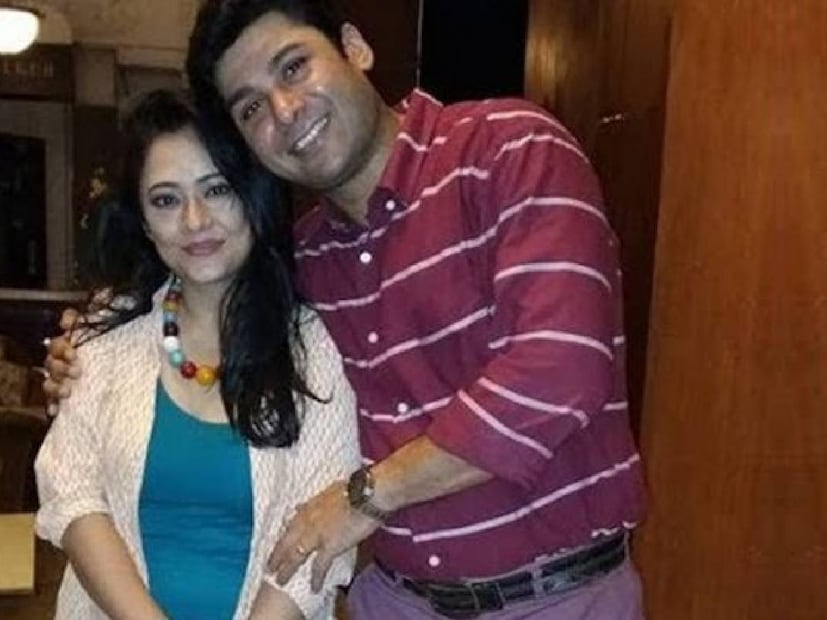 ‘অনুরাগের ছোঁয়া’ সিরিয়ালের লাবণ্যর প্রথম স্বামীকে চিনতেন? ২০০৭ সালে রূপাঞ্জনা বিয়ে করেছিলেন রেজাউল হককে। ভিন্ন ধর্মের বলে সম্ভবত বাড়ির অমতেই বিয়ে করতে হয় রূপাঞ্জনাকে।