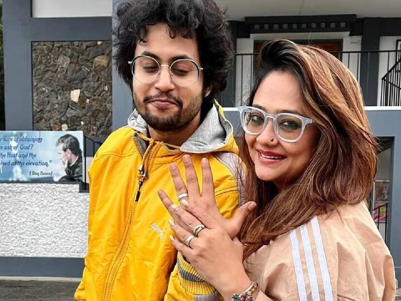 Rupanjana Mitra Second Marriage: সিরিয়াল করতে গিয়েই রাতুলের সঙ্গে আলাপ রূপাঞ্জনার। ধীরে ধীরে বন্ধুত্ব এবং প্রেম। দীর্ঘদিন সহবাস করার পর আজ তাঁরা খাতায় কলমে স্বামী-স্ত্রী হওয়ার সিদ্ধান্ত নিয়েছেন।