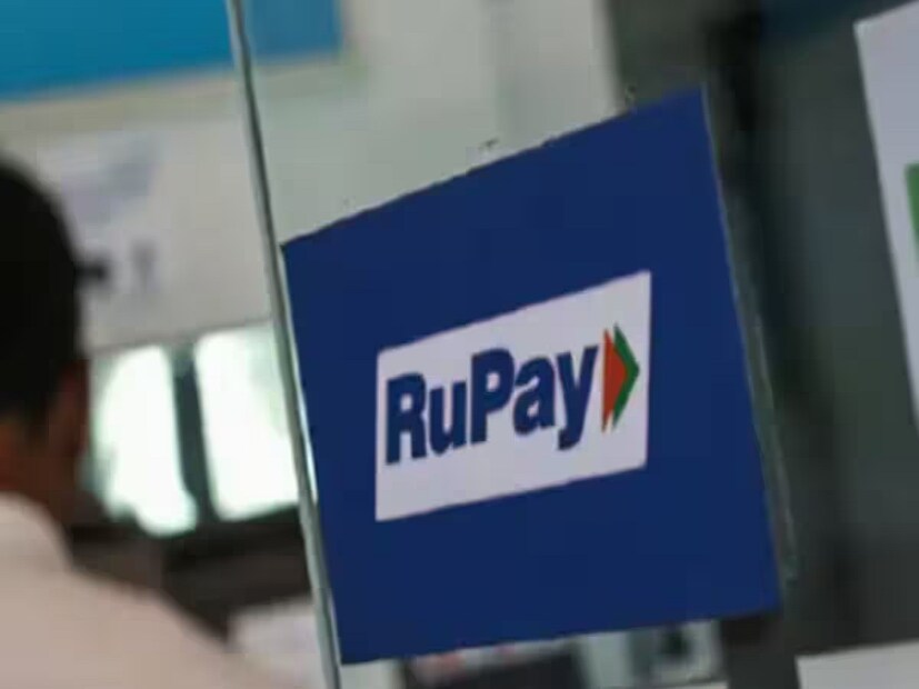 RuPay ক্রেডিট কার্ডের প্রসঙ্গে, সুম্ন্ত মন্ডল বলেছেন, &quot;একটি ভিসা বা একটি মাস্টারকার্ড ক্রেডিট কার্ড গ্রাহকদের একটি RuPay ক্রেডিট কার্ডের তুলনায় একটি ভাল ক্রেডিট কার্ড রিওয়ার্ড প্রোগ্রাম অফার করতে পারে।&quot;