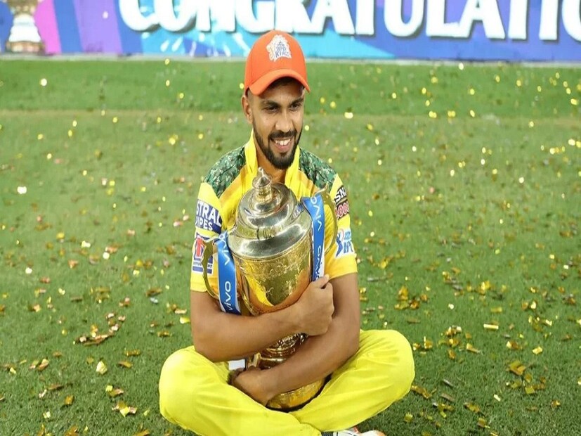 আর তারপর আইপিএলের তরফে সরকারিভাবে ঘোষণা করে দেওয়া হয়, ‘চেন্নাই সুপার কিংসের অধিনায়কের সঙ্গে দেখা করুন - রুতুরাজ গায়কোয়াড়।’ 