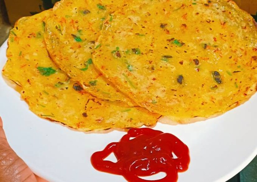 চিলা: মুগ ডাল বাটা কিংবা বেসনের সঙ্গে সব রকম সব্জি মিশিয়ে বানিয়ে ফেলুন চিলা। এই খাবারটি প্রোটিনে ভরপুর এবং অনেকক্ষণ পেট ভর্তি রাখে। 
