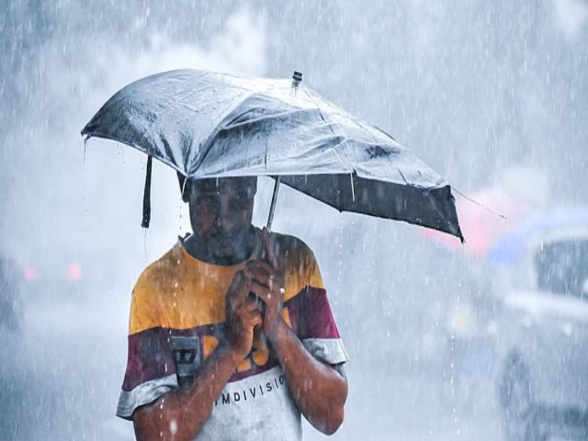 দক্ষিণ-পশ্চিম বঙ্গোপসাগরে নিম্নচাপ ক্ষেত্রের অবস্থানের জেরেই এবার আমূল বদল দেশের একাধিক রাজ্যের আবহাওয়ায়। উত্তর-পূর্ব বর্ষার কার্যকলাপ দক্ষিণমুখী অগ্রসর হয়েছে। গত ৪৮ ঘণ্টায় দক্ষিণ-উপকূলীয় অন্ধ্রপ্রদেশ, উত্তর উপকূলীয় তমিলনাডু এবং পুদুচেরিতে ভারী বৃষ্টি চলেছে।