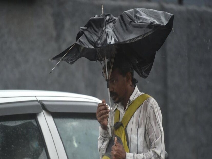 আলিপুর আবহাওয়া দফতরের পূর্বাভাস অনুযায়ী বৃহস্পতিবারও বৃষ্টির পূর্বাভাস রয়েছে উত্তর ২৪ পরগনা, দক্ষিণ ২৪ পরগনা, পূর্ব মেদিনীপুর ও পশ্চিম মেদিনীপুর জেলায়। জারি করা হয়েছে হলুদ সতর্কতা।