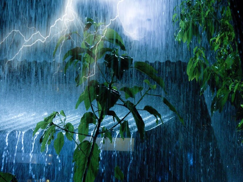 আবহাওয়া দফতরের পূর্বাভাস বলছে বৃহস্পতিবার (২০ জুন) উত্তর-পূর্ব ভারত এবং পার্শ্ববর্তী অঞ্চল জুড়ে ভারী থেকে অতি ভারী বৃষ্টির সম্ভাবনা রয়েছে।