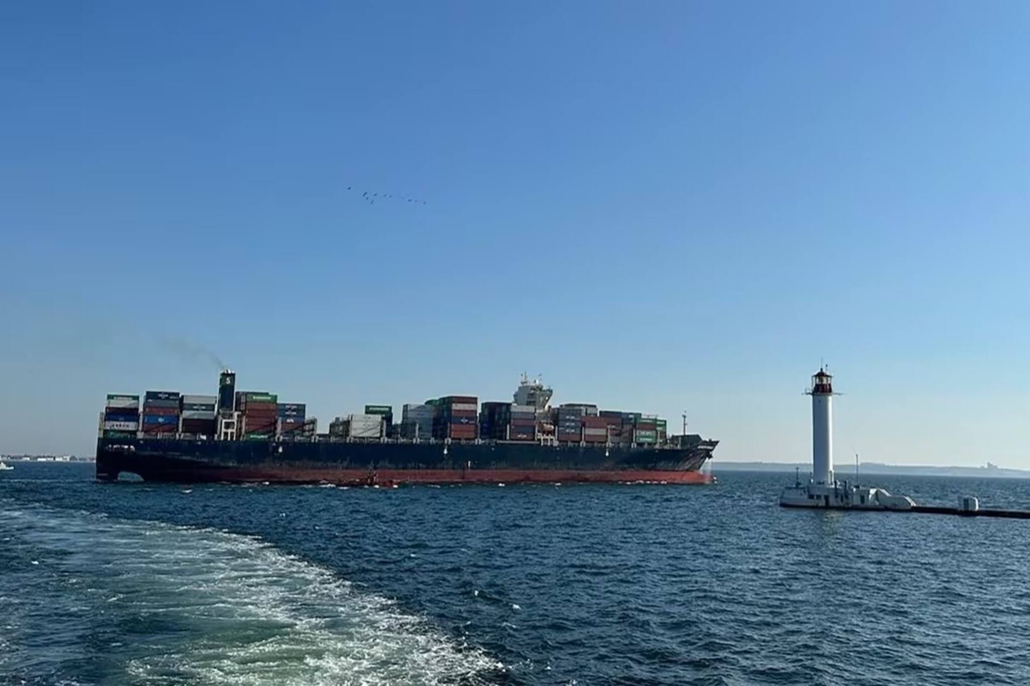 চিন থেকে পাকিস্তান যাচ্ছিল জাহাজ,কাস্টমস আধিকারিকরা খুলে যা দেখলেন চক্ষু চড়কগাছ