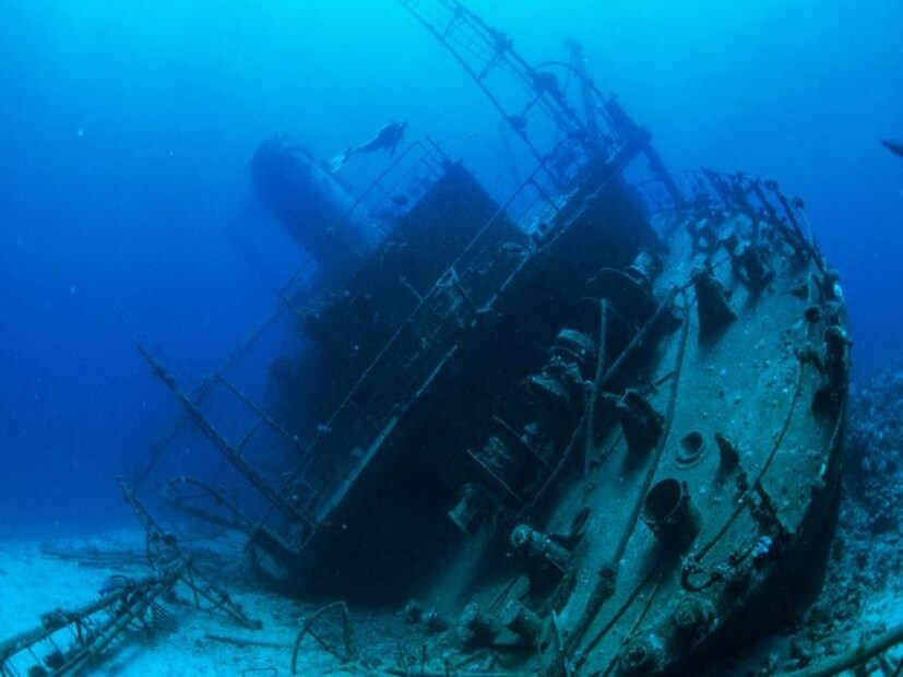 বছরের পর বছর ধরে সামুদ্রিক জাহাজে অনেক দুর্ঘটনা ঘটেছে। এ ধরনের দুর্ঘটনায় সাগরে ডুবে যাওয়া জাহাজগুলোতে সমুদ্রের গভীরে কাঁড়িকাঁড়ি সোনা জমা হয়েছে৷ এতটাই গভীর এই সোনার ভাণ্ডার যে বিশ্বের তাবড় শক্তিশালী দেশগুলোর সঙ্গে সম্পত্তির নিরিখে পাল্লা দেওয়া যেতে পারে৷ বছরের পর বছর ধরে সামুদ্রিক জাহাজে অনেক দুর্ঘটনা ঘটেছে। এ ধরনের দুর্ঘটনায় সাগরে ডুবে যাওয়া জাহাজগুলোতে সমুদ্রের গভীরে কাঁড়িকাঁড়ি সোনা জমা হয়েছে৷ এতটাই গভীর এই সোনার ভাণ্ডার যে বিশ্বের তাবড় শক্তিশালী দেশগুলোর সঙ্গে সম্পত্তির নিরিখে পাল্লা দেওয়া যেতে পারে৷