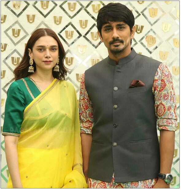 দক্ষিণ থেকে বলিপাড়ায় নতুন গুঞ্জন শুরু হয়েছে বুধবার সকাল থেকে। ফিসফাস এবার বেশ জোরেই শোনা যাচ্ছে। দুই তারকা এই বিষয়ে এখনই মুখ না খুললেও সূত্রের খবর, তেলেঙ্গনার ওয়ানাপার্টি জেলার শ্রীরাঙ্গাপুরমের শ্রী রঙ্গনায়কস্বামী মন্দিরে বিয়ের শপথ নিয়েছেন তাঁরা।