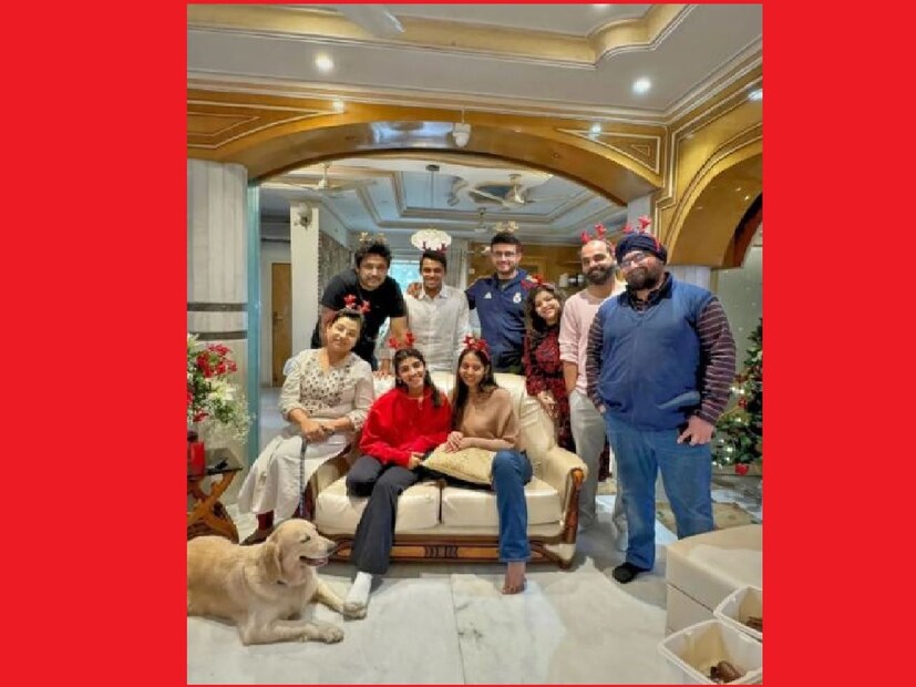 লন্ডনে লেখাপড়া শেষ করার পর এখন সেখানেই চাকরি করছেন তিনি৷ সৌরভ ও ডোনার ঘর আলো করে ২০০১ সালে জন্মান সানা৷ ৩ নভেম্বর সানার জন্মদিন ৷ Photo- File