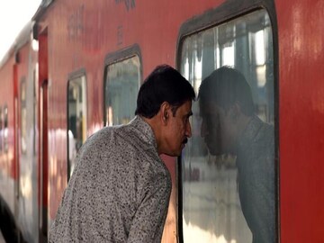 রাজধানী এক্সপ্রেসে এ কী কাণ্ড!