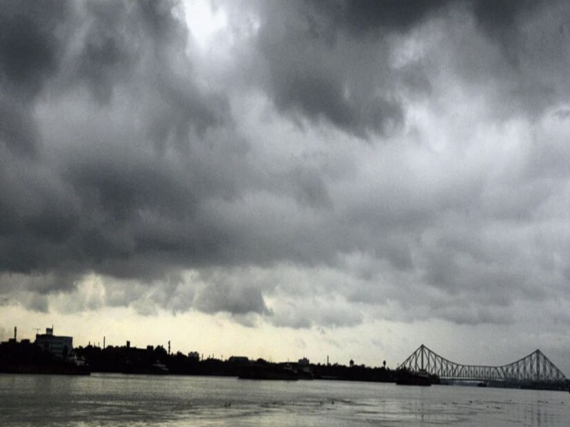 সোমবার হোলি ২০২৪-এর উদযাপনের জন্য প্রস্তুত গোটা দেশ। ২৫ মার্চ সোমবার দোল এবং হোলিতে মেতে উঠবে দেশবাসী। সেই সময়েই দেশের একাধিক রাজ্যের একাধিক অংশ ভাসবে বৃষ্টিতে। তার মানে হোলি বা দোল মাটি হতে চলেছে কাদের কাদের? কোন অঞ্চলে হোলিতে বৃষ্টিপাত হতে পারে?