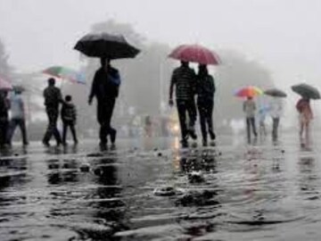 জোড়া ঘূর্ণাবর্তের চোখরাঙানি..! ঝেঁপে আসছে ঝড়-বৃষ্টি! উত্তরে 'তোলপাড়' আবহাওয়া
