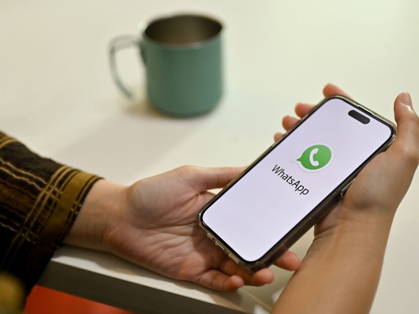 গত কয়েক মাসে, মেটা-মালিকানাধীন WhatsApp বেশ কয়েকটি নতুন ফিচার চালু করেছে। WhatsApp-এর ওয়েব ভার্সনের জন্য একটি চ্যাট লক নিয়েই হোক বা ব্যবহারকারীদের অন্যের প্রোফাইল ফটো থেকে স্ক্রিনশট লক করানো, এই মেসেজিং প্ল্যাটফর্ম ব্যবহারকারীদের অভিজ্ঞতাকে আরও বৃদ্ধি করার জন্য পদক্ষেপ নিচ্ছে৷