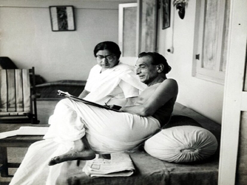 ইতিমধ্যে তিনি উত্তর প্রদেশের বিধানসভার সদস্য হন। ১৯৬০ সাল থেকে ১৯৬৩ সাল পর্যন্ত তিনি উত্তর প্রদেশ সরকারের শ্রম, সমষ্টি উন্নয়ন ও শিল্প দফতরের মন্ত্রী ছিলেন। 