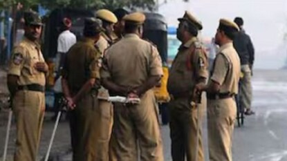 রাতের অন্ধকার নামতেই আচমকা পুলিশি অভিযান; এরপর যা হল… শিউরে উঠছেন এলাকার বাসিন্দারা ! রাতের অন্ধকার নামতেই আচমকা পুলিশি অভিযান; এরপর যা হল… শিউরে উঠছেন এলাকার বাসিন্দারা !