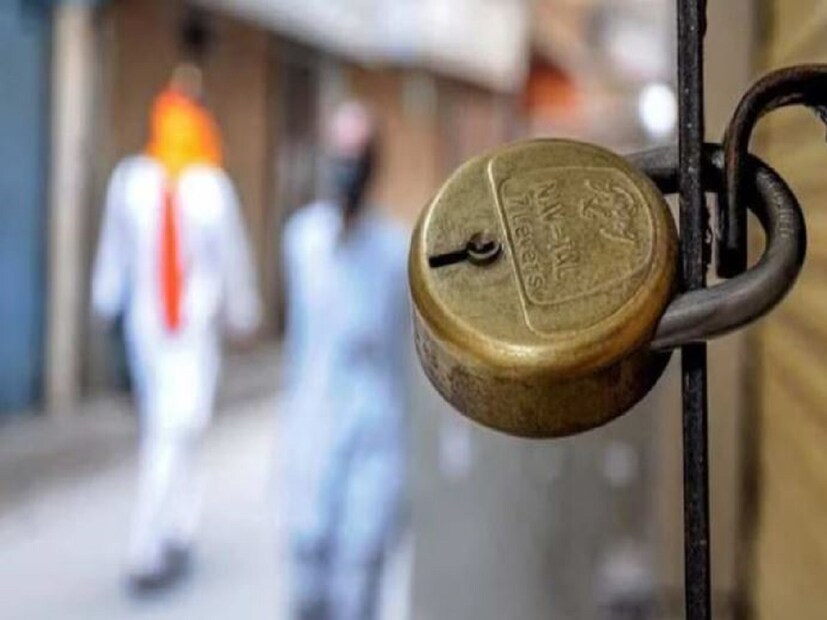  এই ঘটনা প্রায় আমাদের সকলের সঙ্গেই ঘটে থাকে! চাবি হারিয়ে যাওয়া! তালা দেওয়ার পর চাবিটা যে কোথায় রাখা হয়েছে তা আর মনে পড়ে না! অনেক সময় বাড়ির মেন দরজার তালা চাবিও আমরা হারিয়ে ফেলি! photo source collected 
